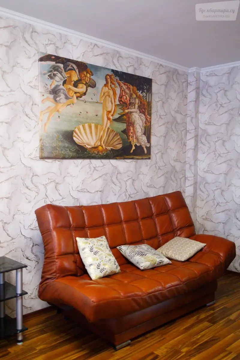 Революционная улица, 7