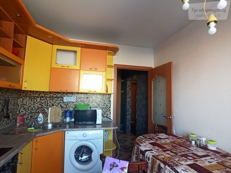 Взлётная улица, 8